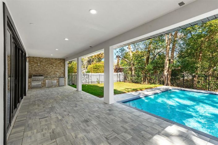 Image No.56-5 Bed Property for sale