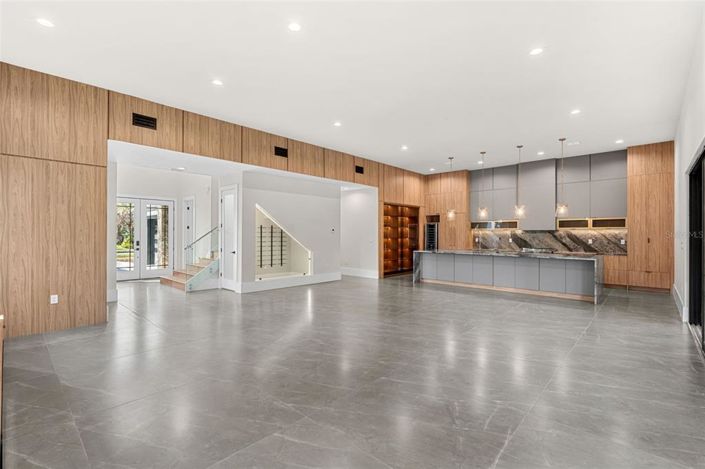 Image No.6-5 Bed Property for sale