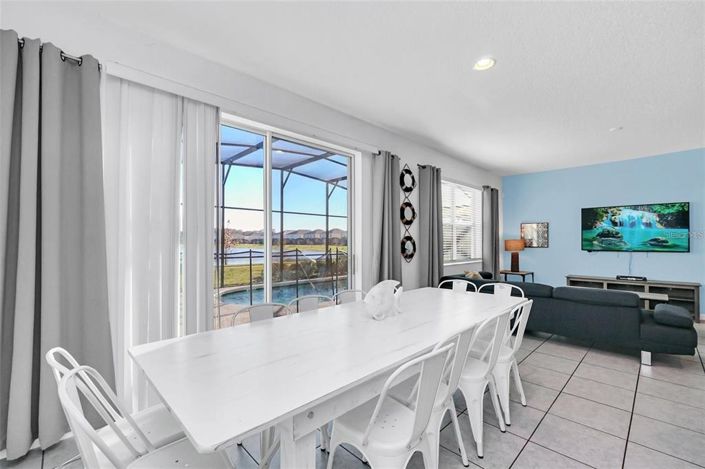 Image No.10-8 Bed Property for sale