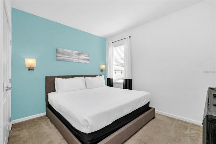 Image No.19-8 Bed Property for sale