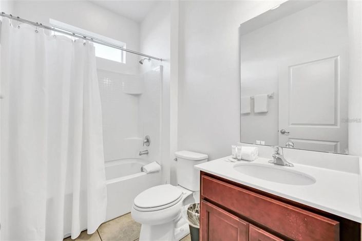 Image No.20-8 Bed Property for sale