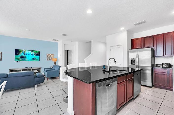 Image No.6-8 Bed Property for sale