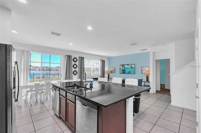 Image No.8-8 Bed Property for sale