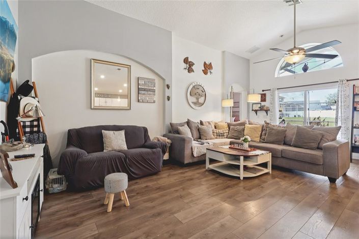 Image No.7-4 Bed Property for sale