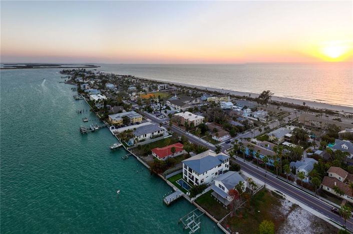 Image No.26-5 Bed Property for sale