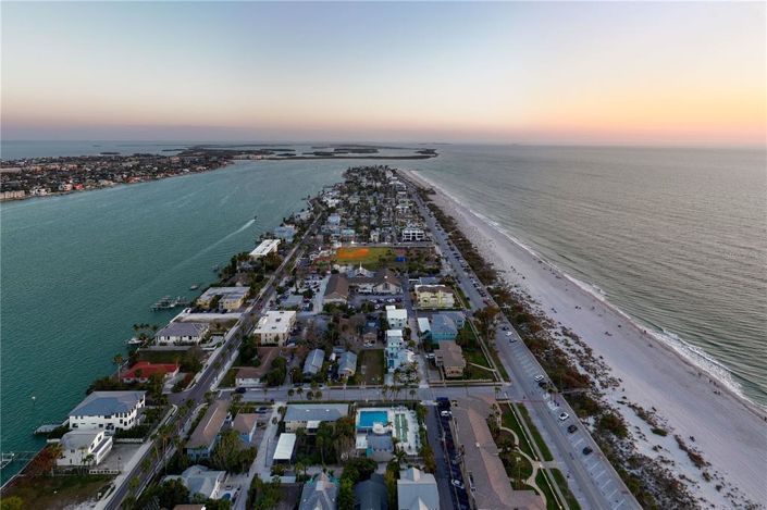 Image No.27-5 Bed Property for sale