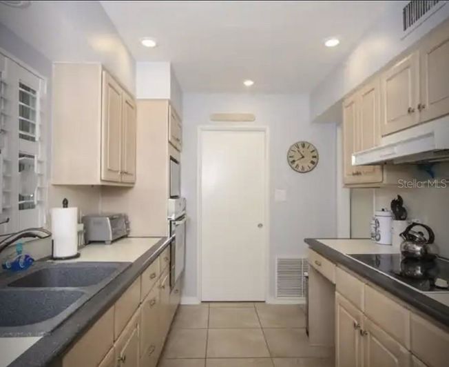 Image No.29-3 Bed Property for sale