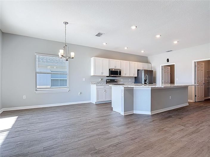 Image No.12-4 Bed Property for sale