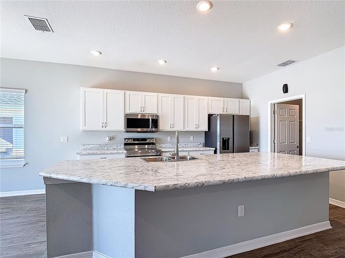 Image No.4-4 Bed Property for sale