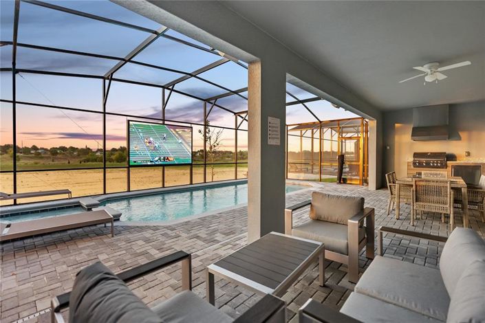 Image No.11-10 Bed Property for sale