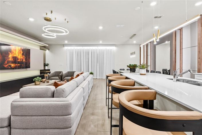 Image No.13-10 Bed Property for sale