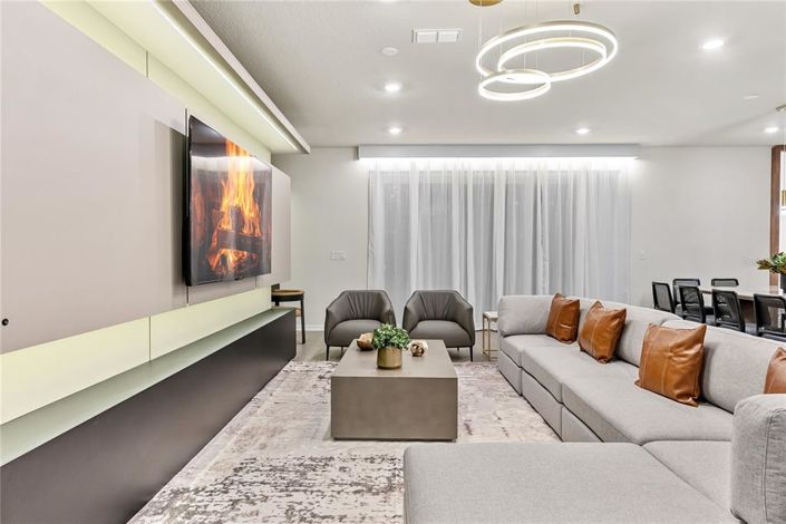 Image No.17-10 Bed Property for sale