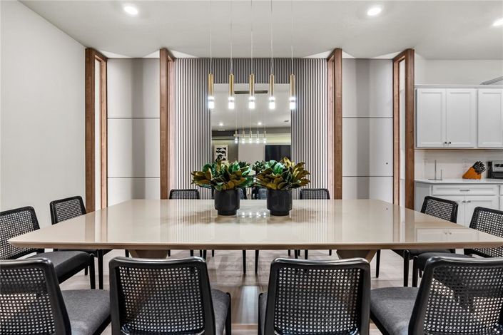 Image No.24-10 Bed Property for sale