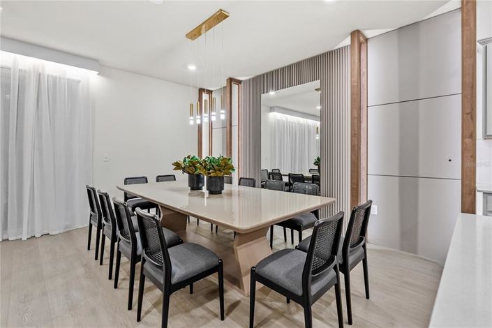 Image No.25-10 Bed Property for sale