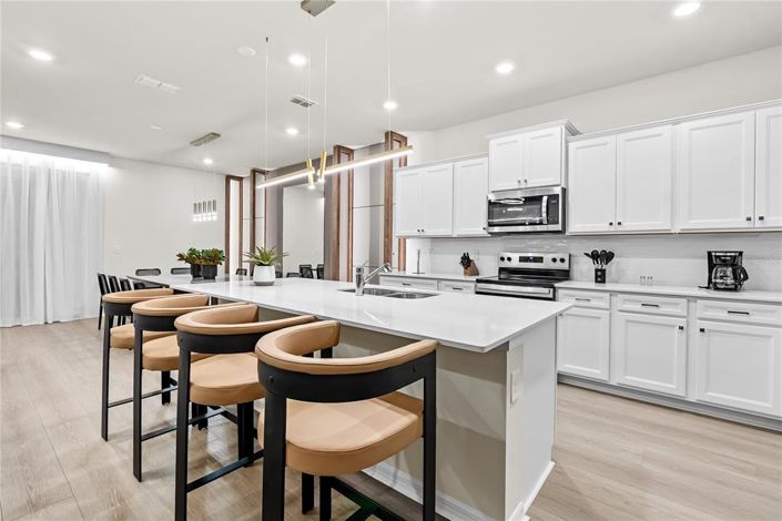 Image No.27-10 Bed Property for sale