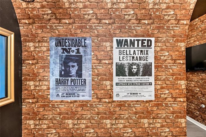 Image No.54-10 Bed Property for sale