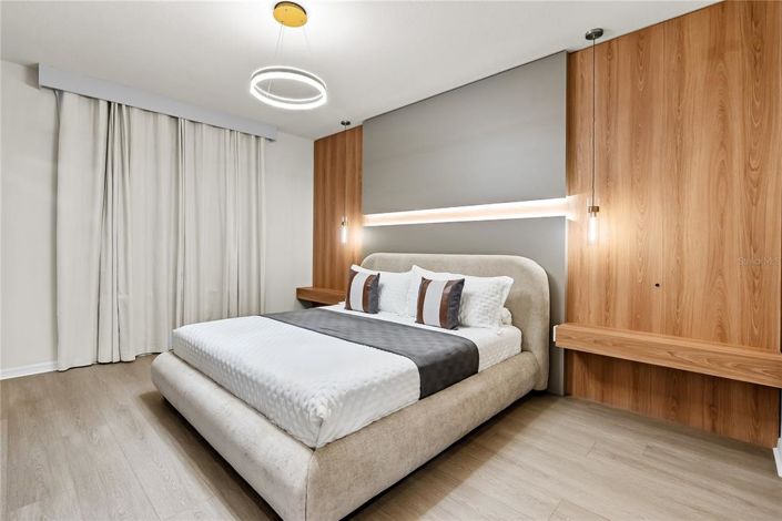 Image No.58-10 Bed Property for sale