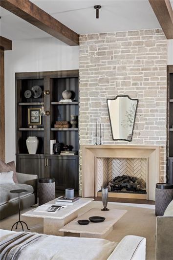 Image No.10-6 Bed Property for sale