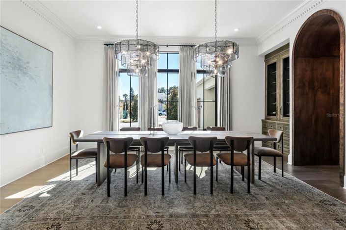 Image No.11-6 Bed Property for sale