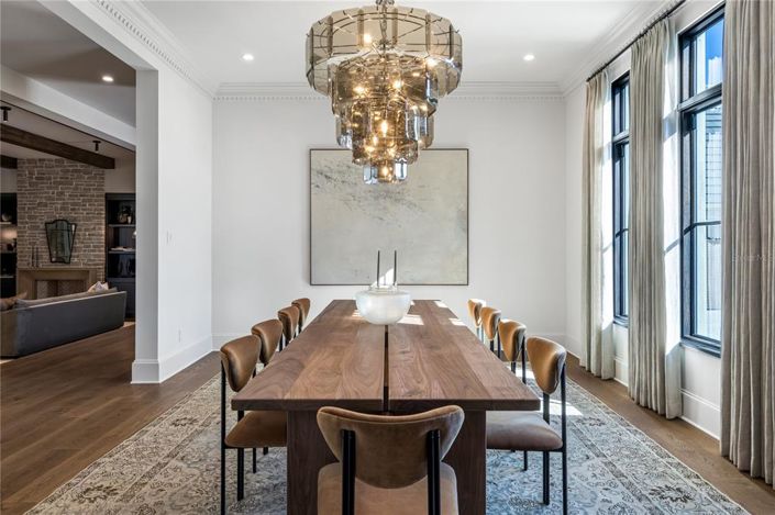 Image No.12-6 Bed Property for sale