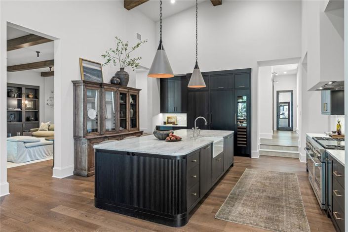 Image No.18-6 Bed Property for sale