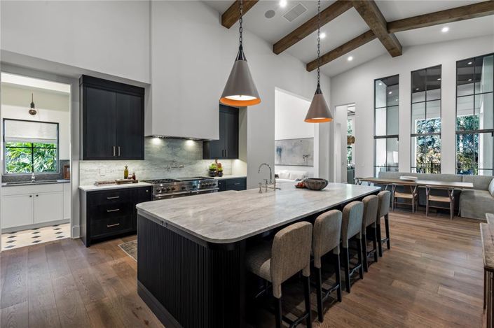 Image No.19-6 Bed Property for sale