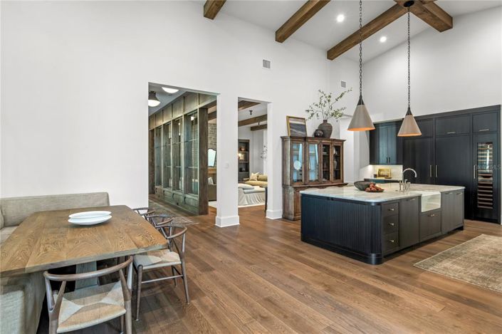 Image No.22-6 Bed Property for sale