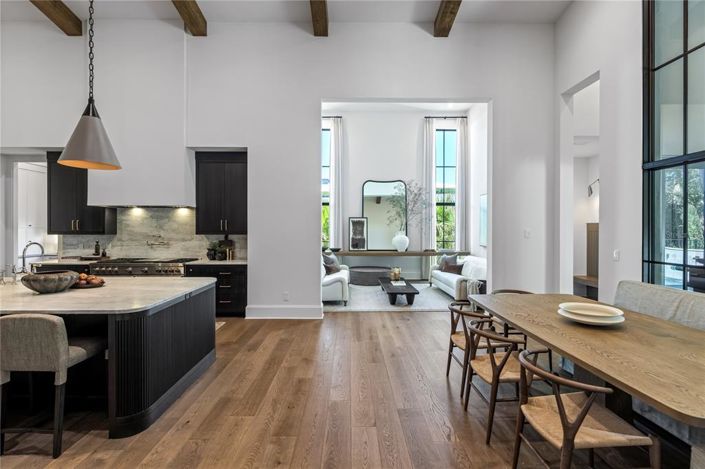 Image No.24-6 Bed Property for sale