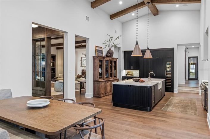 Image No.25-6 Bed Property for sale