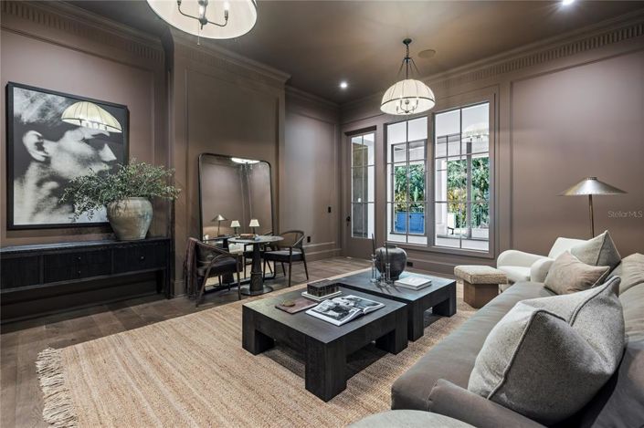 Image No.34-6 Bed Property for sale