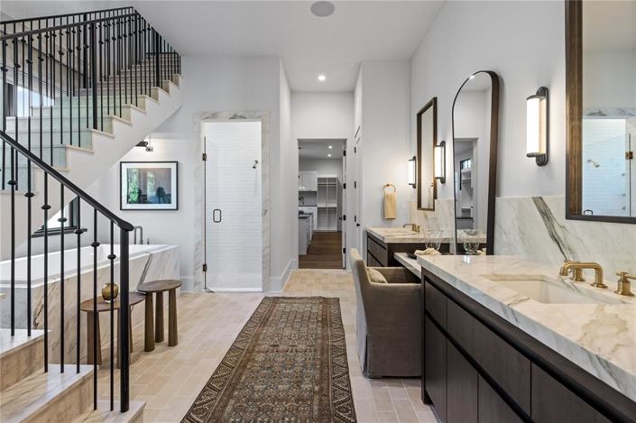 Image No.36-6 Bed Property for sale