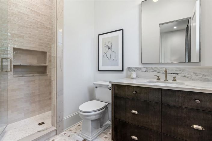 Image No.45-6 Bed Property for sale