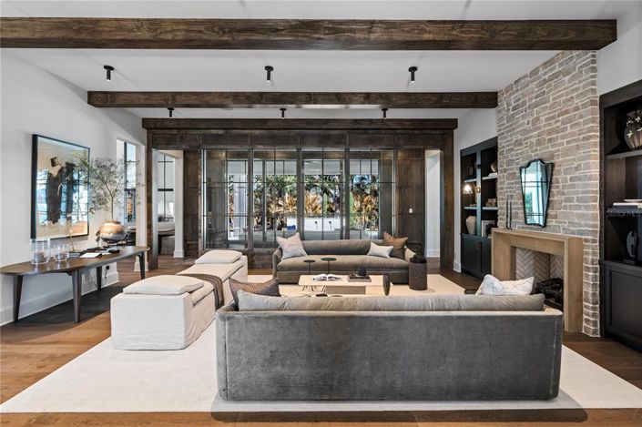 Image No.5-6 Bed Property for sale