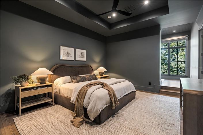 Image No.50-6 Bed Property for sale