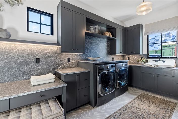 Image No.55-6 Bed Property for sale