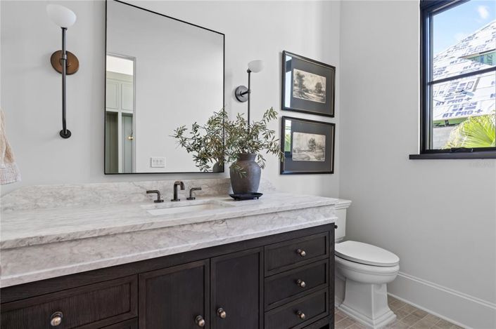 Image No.56-6 Bed Property for sale