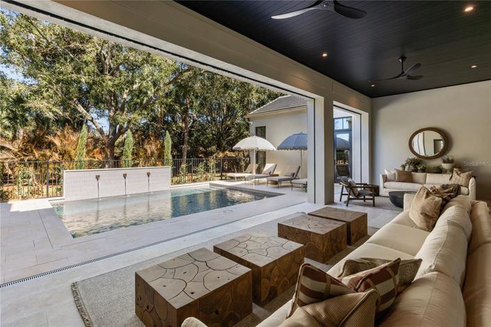 Image No.60-6 Bed Property for sale