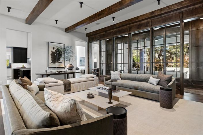 Image No.7-6 Bed Property for sale