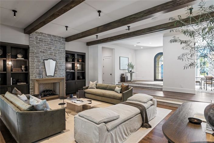 Image No.8-6 Bed Property for sale