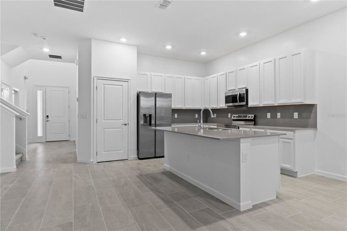 Image No.8-5 Bed Property for sale