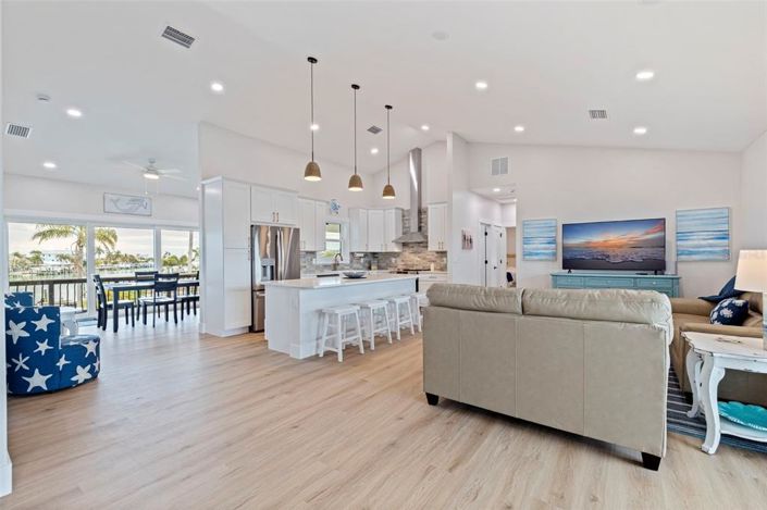 Image No.4-4 Bed Property for sale