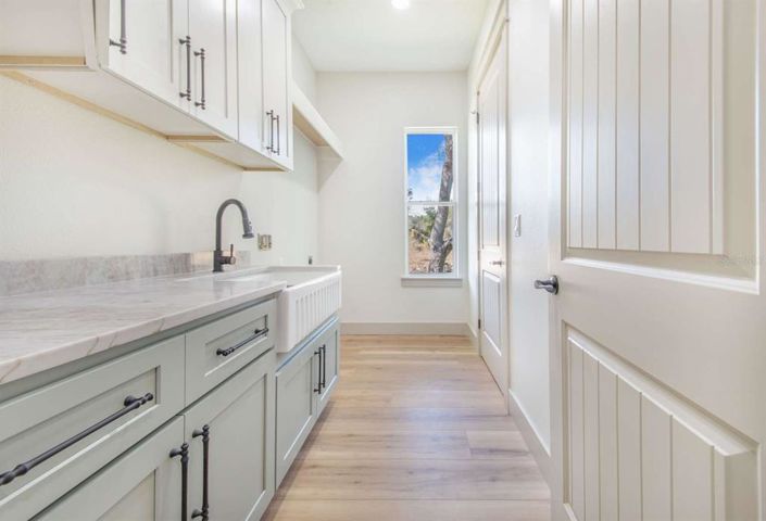 Image No.17-4 Bed Property for sale