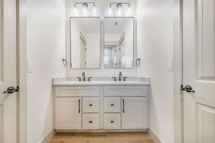 Image No.22-4 Bed Property for sale