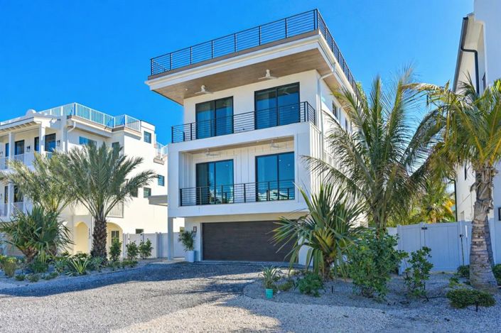 Image No.2-4 Bed Property for sale