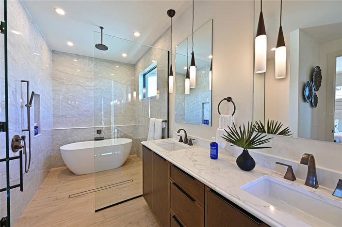 Image No.26-4 Bed Property for sale