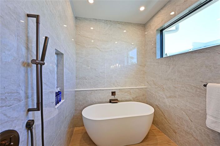 Image No.27-4 Bed Property for sale