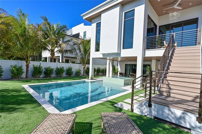 Image No.5-4 Bed Property for sale