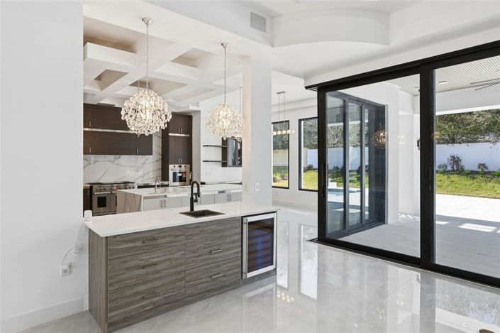 Image No.15-5 Bed Property for sale