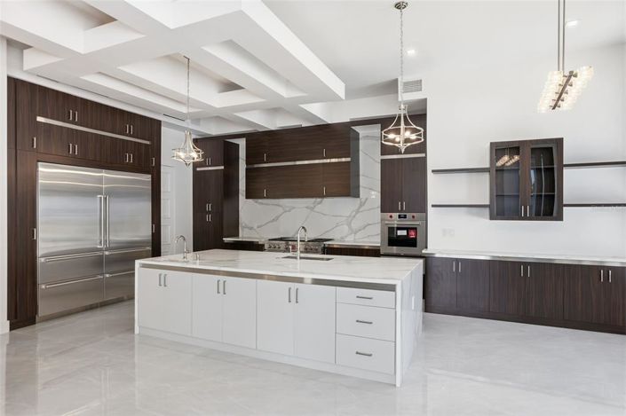 Image No.17-5 Bed Property for sale