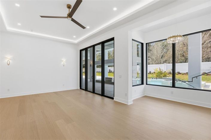 Image No.19-5 Bed Property for sale